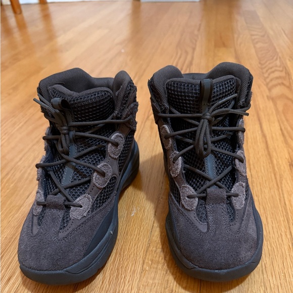 Yeezy Kids Sneakers in Charcoal Black